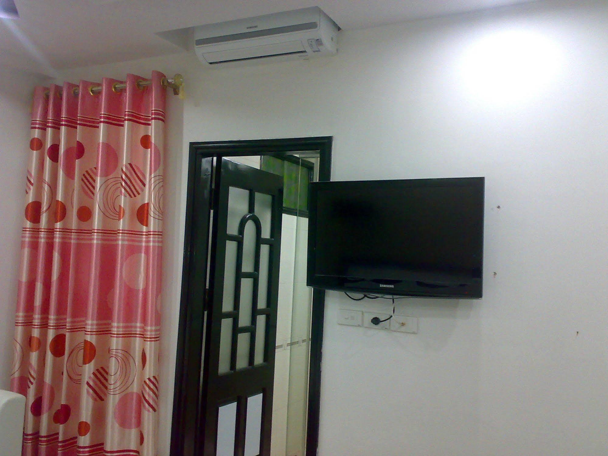 Oyo 709 Seoul Hotel Hanoi Bagian luar foto